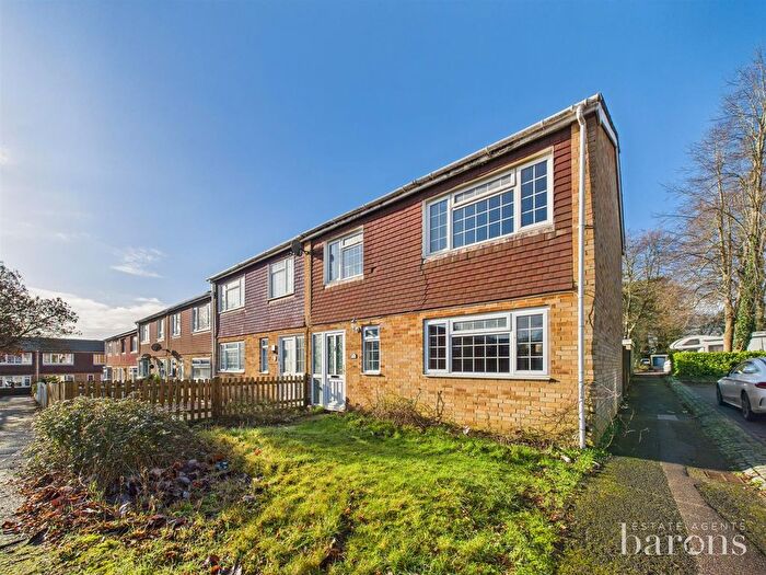 3 Bedroom End Terrace House For Sale In Harlech Close, Basingstoke, RG23