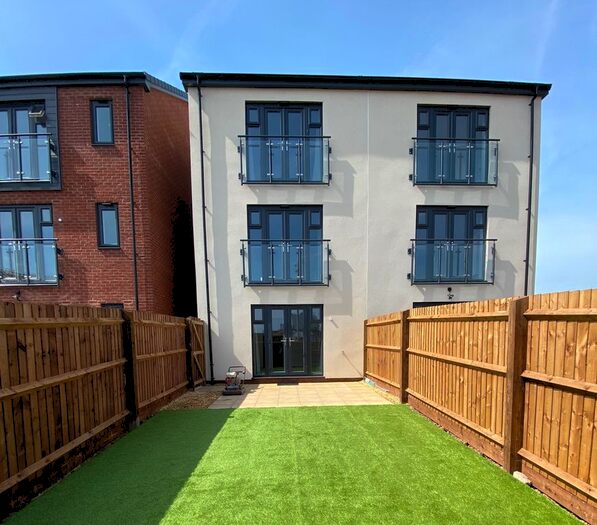 4 Bedroom Semi-Detached House To Rent In Ffordd Darwin, Barry, CF63