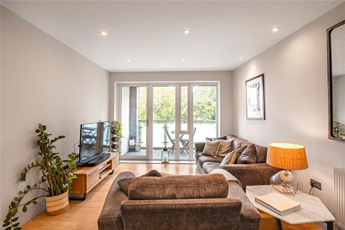 2 Bedroom Flat For Sale In Sidney Road, London, SW9