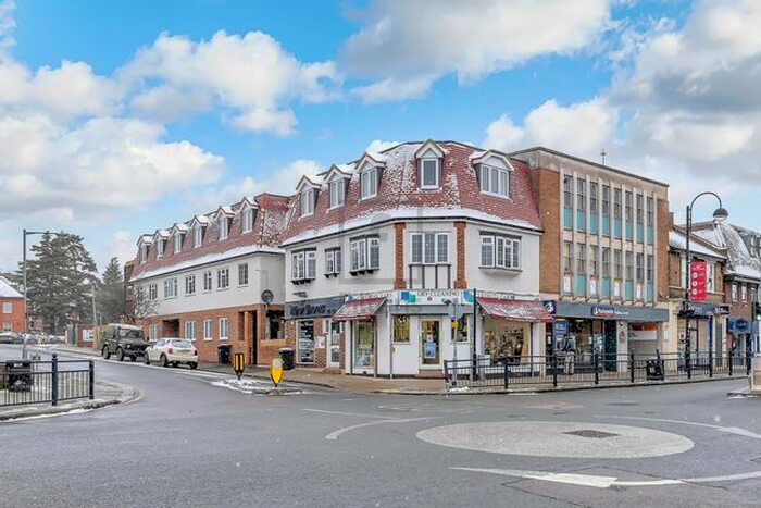 2 Bedroom Flat To Rent In 1 Ollards Grove, Loughton IG10