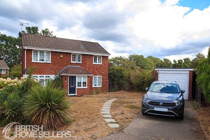 4 Bedroom Detached House For Sale In Belvoir Close, Frimley, Camberley, Surrey, GU16