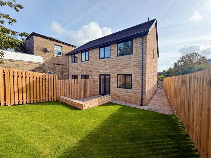 3 Bedroom Semi Detached House To Rent In Abb Street, Huddersfield, West Yorkshire, HD1