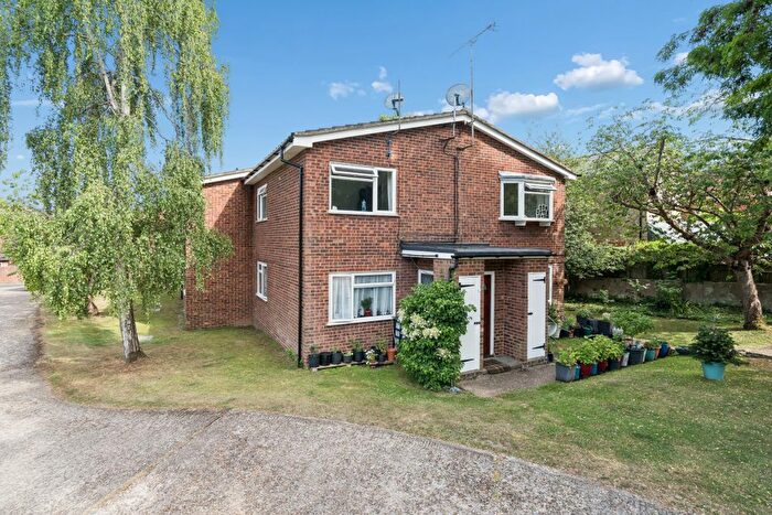 2 Bedroom Maisonette For Sale In The Crescent, Maidenhead, SL6