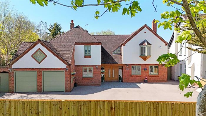 5 Bedroom Detached House For Sale In Banbury Road, Stratford-Upon-Avon, CV37