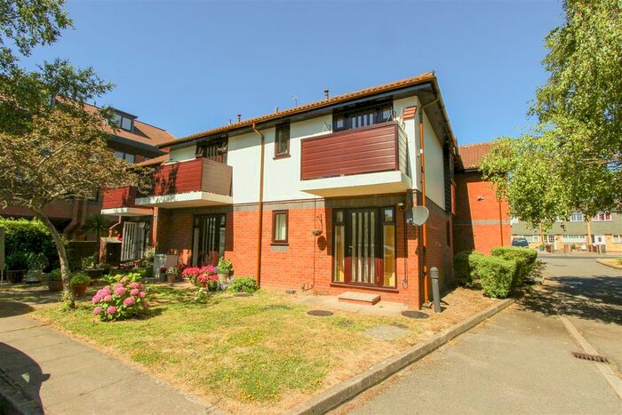 1 Bedroom Flat To Rent In Paget Road, Hillingdon, Uxbridge, UB10