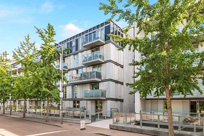 2 Bedroom Apartment For Sale In Chadwell Lane, London, N8
