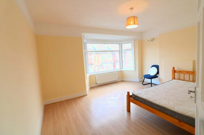 4 Bedroom Terraced House To Rent In Gloucester Road, London, N18