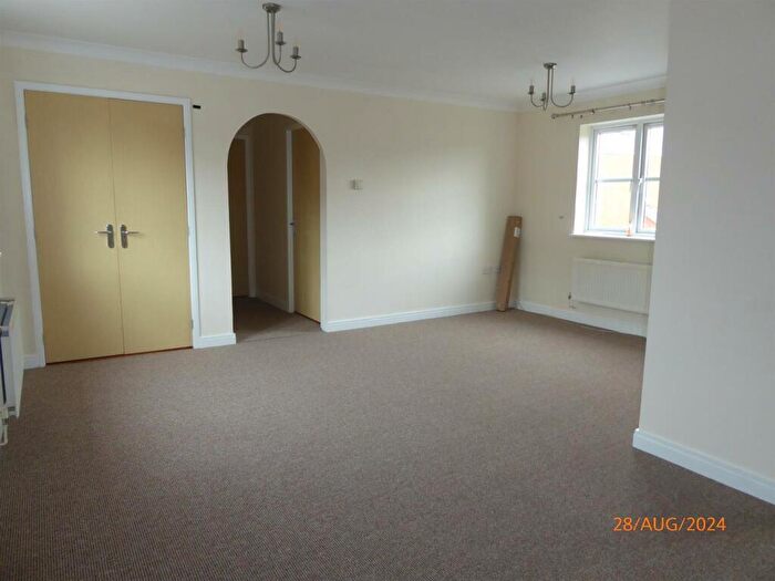 2 Bedroom Coach House To Rent In St. James Way, Tiverton, EX16