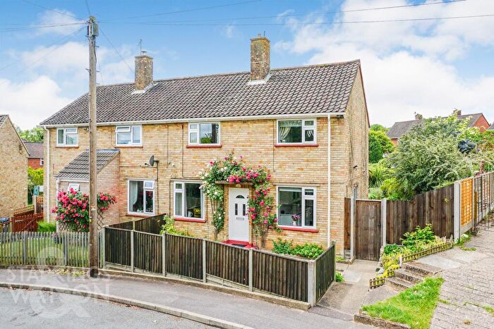 3 Bedroom Semi-Detached House For Sale In Manthorpe Close, Norwich, NR1