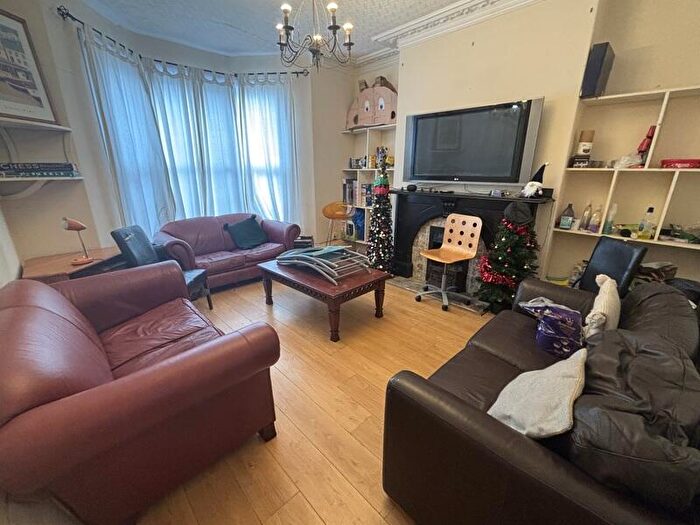 6 Bedroom Terraced House To Rent In Delph Mount, Woodhouse, Leeds, LS6