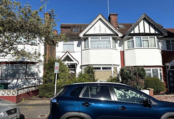 5 Bedroom Semi Detached House For Sale In Ambrose Avenue, Golders Green, NW11