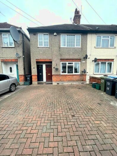 2 Bedroom Maisonette To Rent In Robinhood Lane, Mitcham, CR4
