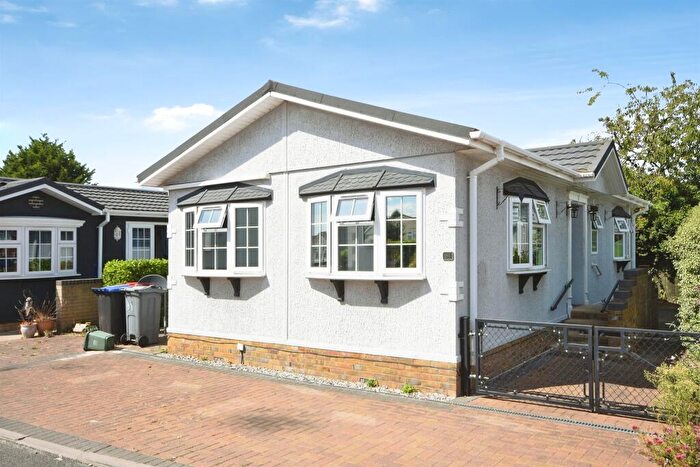 2 Bedroom Park Home For Sale In Coggeshall Road, Braintree, CM7