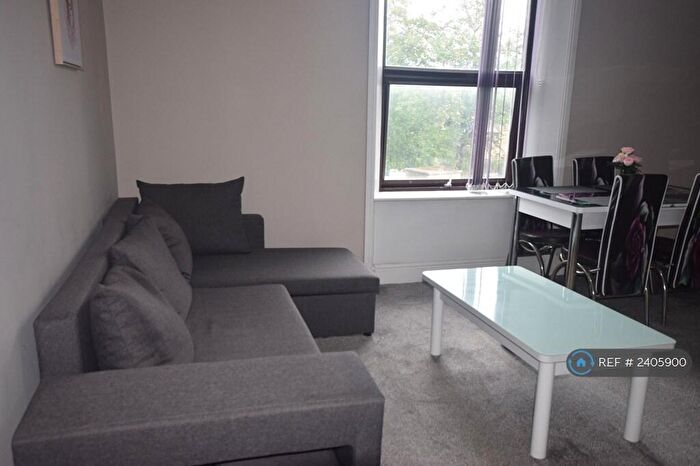 1 Bedroom Flat To Rent In North Park Road, Bradford, BD9