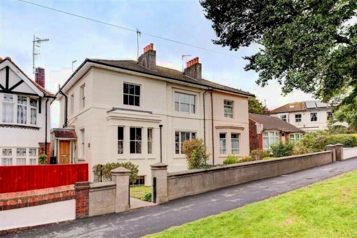 6 Bedroom Semi-Detached House To Rent In Wellington Road, Brighton, BN2