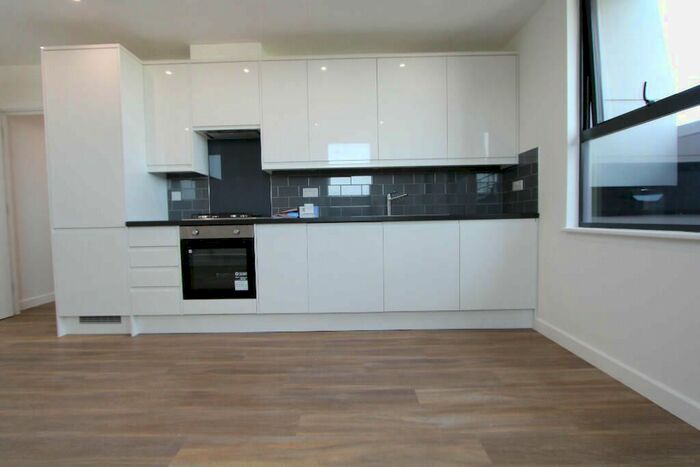 2 Bedroom Flat To Rent In Disraeli Road, London, SW15