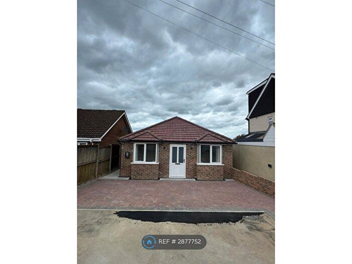 3 Bedroom Bungalow To Rent In Danson Way, Gillingham, ME8