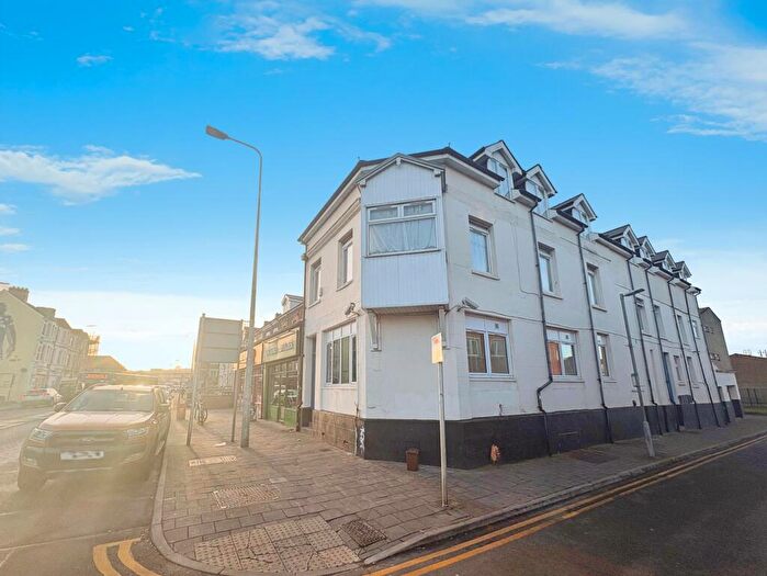 2 Bedroom Apartment To Rent In Penarth Road, Cardiff, CF11