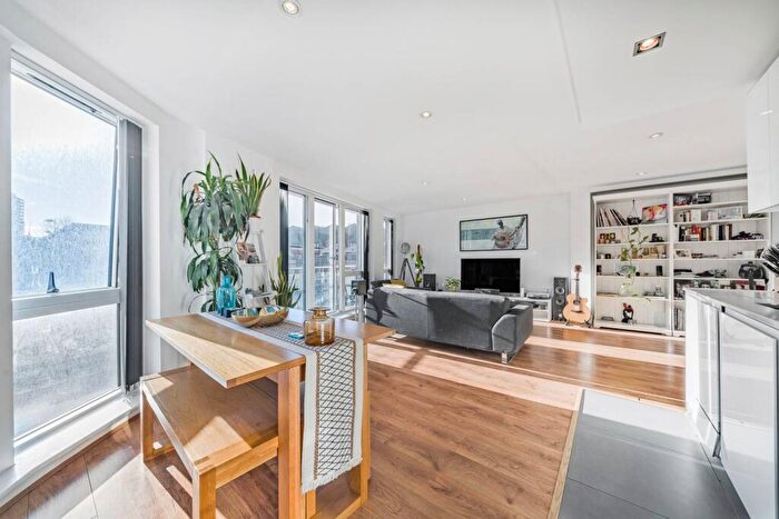 2 Bedroom Flat To Rent In Caspian Wharf, Bow, London, E3