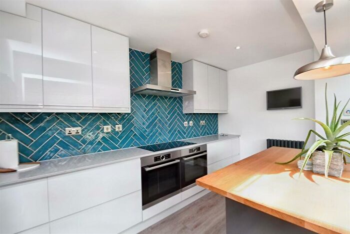 3 Bedroom Semi-Detached House For Sale In Waveney Road, Ipswich, IP1