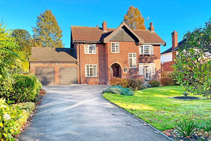 4 Bedroom Detached House For Sale In Lands Lane, Knaresborough, HG5