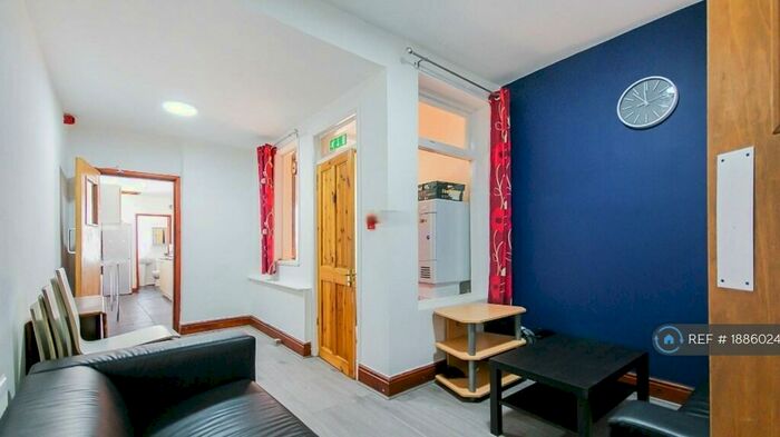 6 Bedroom Terraced House To Rent In Rookery Rd, Birmingham, B29