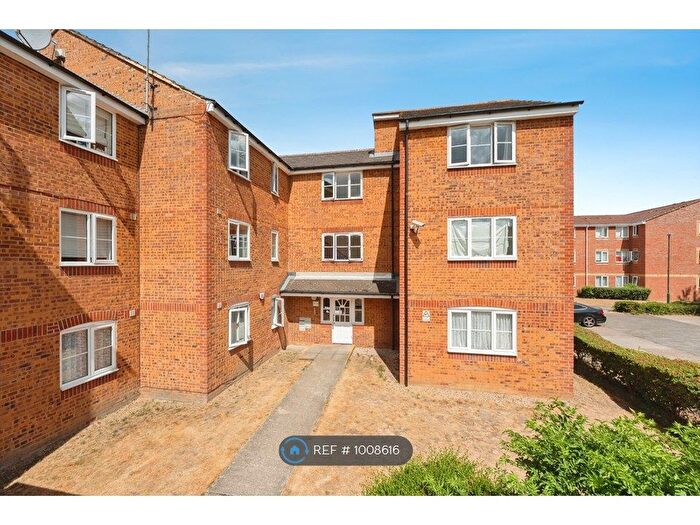 1 Bedroom Flat To Rent In Mullards Close, Mitcham, CR4