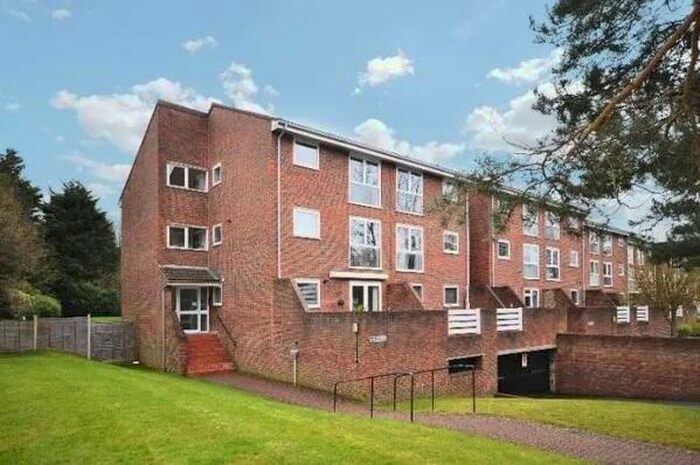 1 Bedroom Flat To Rent In Hayes Lane Beckenham, BR3