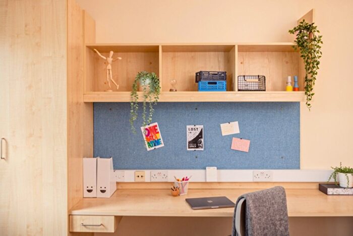 Studio To Rent In Creek Road, London, SE8