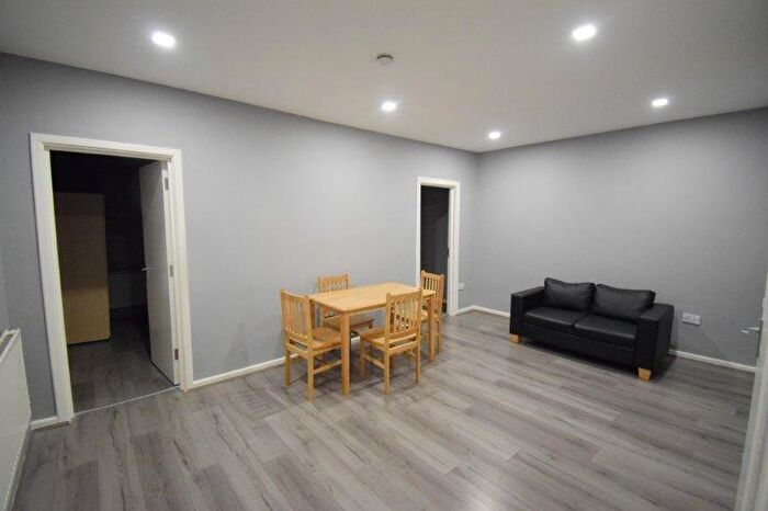 2 Bedroom Flat To Rent In Southwark Park Road, London, SE16