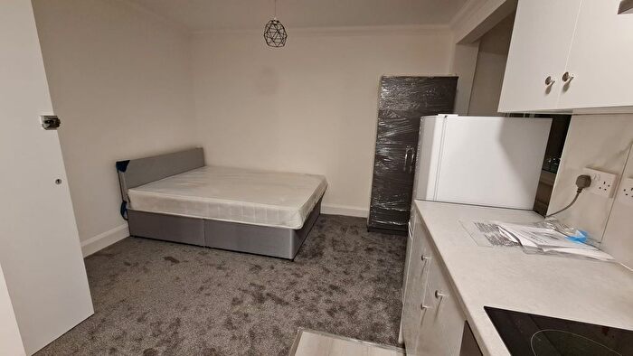 Studio To Rent In Mandeville Road, Northolt, UB5