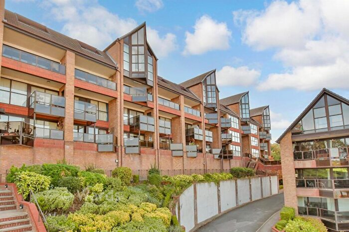 2 Bedroom Apartment For Sale In Esplanade, Rochester, Kent, ME1