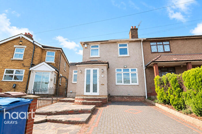 3 Bedroom Semi-Detached House For Sale In Watts Crescent, Purfleet, RM19