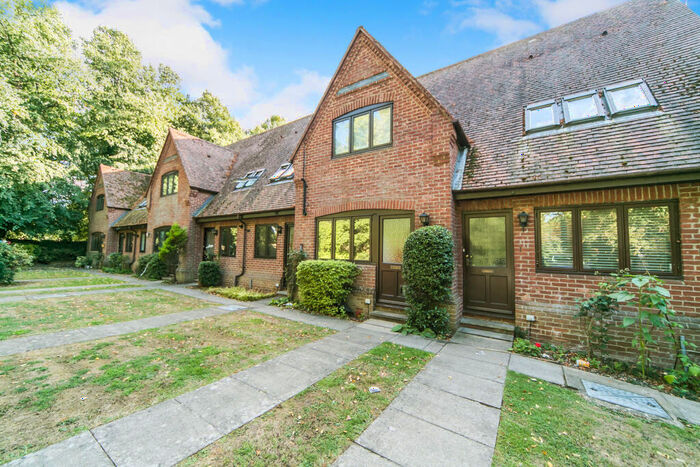 2 Bedroom Terraced House To Rent In Haywood Court, RG1