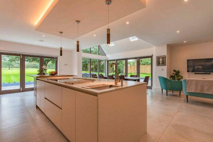 5 Bedroom Detached House For Sale In Wotton End, Ludgershall, Oxon/Bucks Borders, HP18