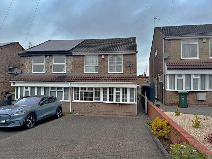3 Bedroom Semi-Detached House To Rent In Keanscott Drive, Oldbury, B68