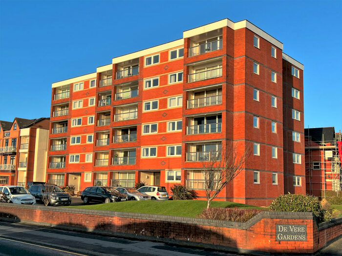 2 Bedroom Apartment To Rent In South Promenade, Lytham St.annes, FY8