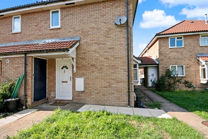 2 Bedroom Cluster House To Rent In Reynolds Close, St Ives, Cambs, PE27