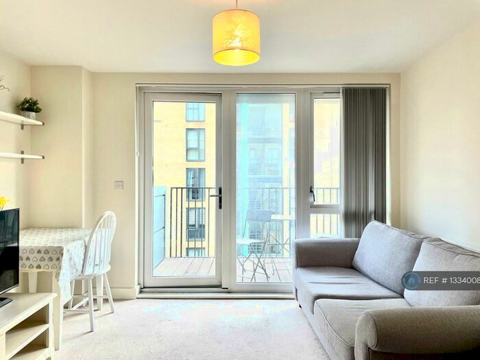 1 Bedroom Flat To Rent In Hitherwood Court, London, NW9
