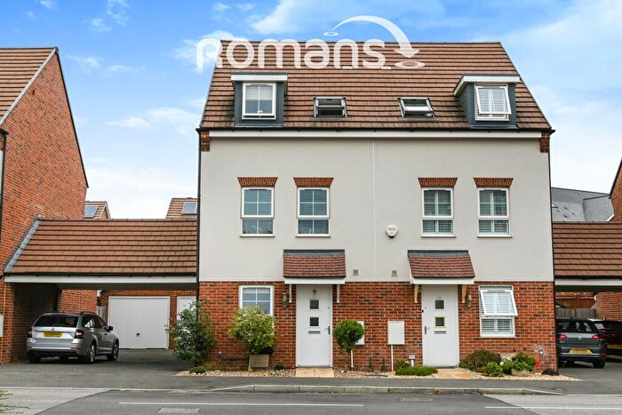 3 Bedroom Semi-Detached House To Rent In Whitlock Avenue, RG40