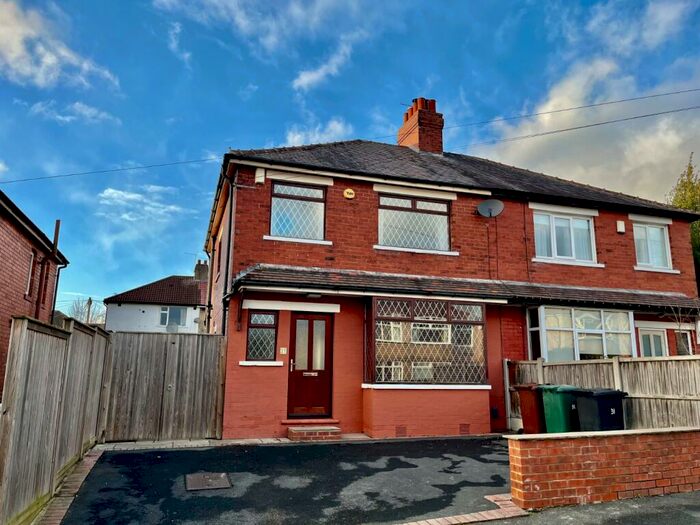 Semi-Detached House To Rent In Vesper Walk, Leeds, West Yorkshire, LS5