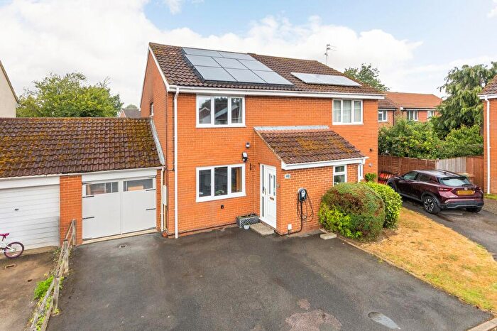 3 Bedroom Semi-Detached House For Sale In Curtis Avenue, Abingdon, OX14