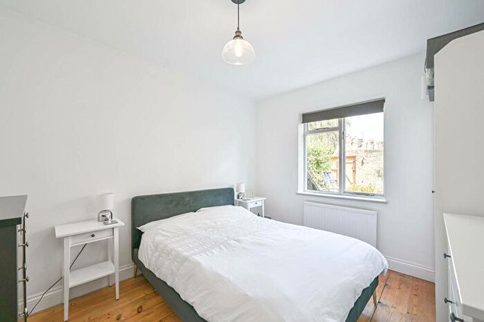 2 Bedroom Flat To Rent In Donaldson Road, Queen's Park, London, NW6