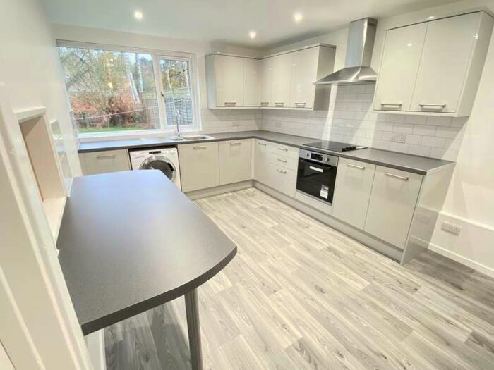 4 Bedroom Property To Rent In Goodwood Close Camberley, GU15