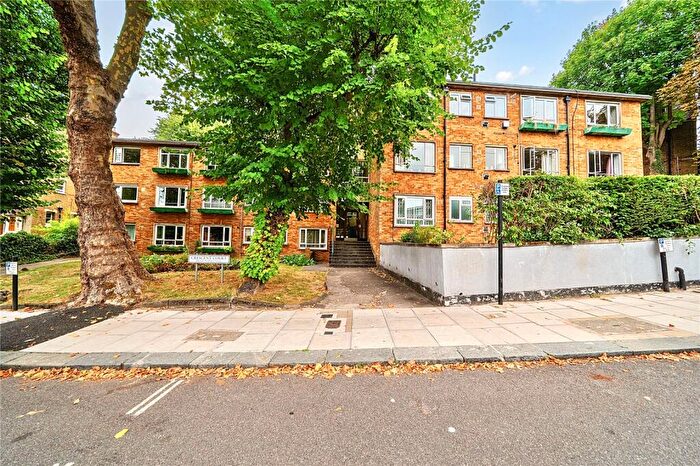 1 Bedroom Apartment For Sale In Crescent Court, London, N8