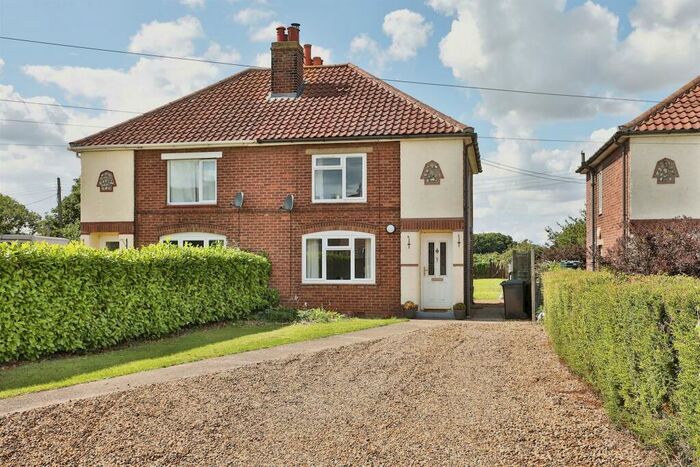 3 Bedroom Semi-Detached House For Sale In Mount Pleasant, Walsingham, NR22