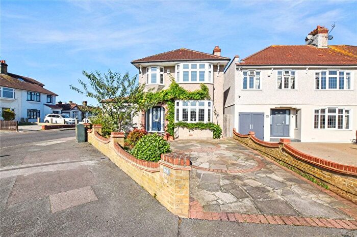 4 Bedroom Detached House For Sale In Hythe Avenue, Bexleyheath, DA7