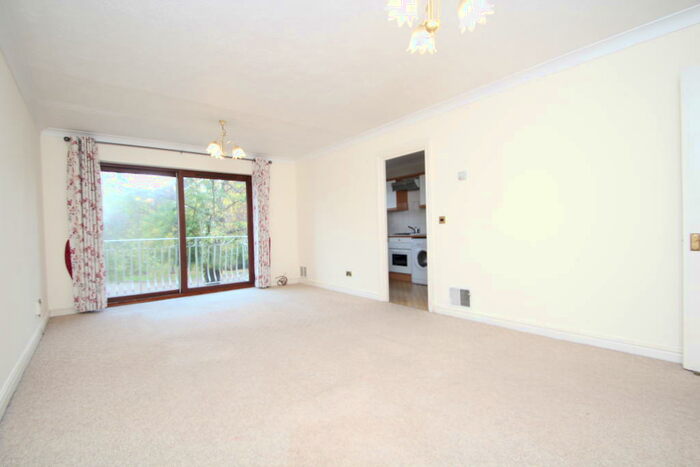 2 Bedroom Flat To Rent In Fleetwood Close, Croydon, CR0