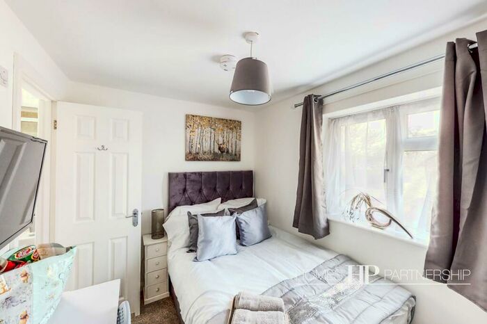 1 Bedroom Property To Rent In Martyrs Avenue, Langley Green, RH11