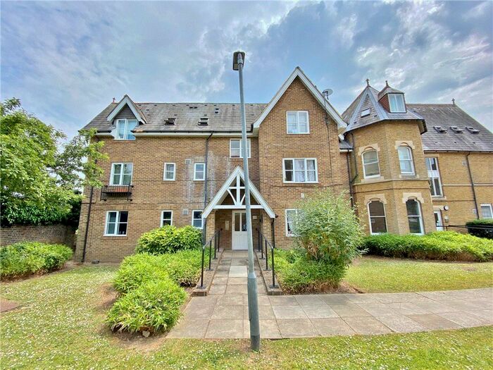 2 Bedroom Flat To Rent In Church Close, Bath Road, Hounslow, TW3